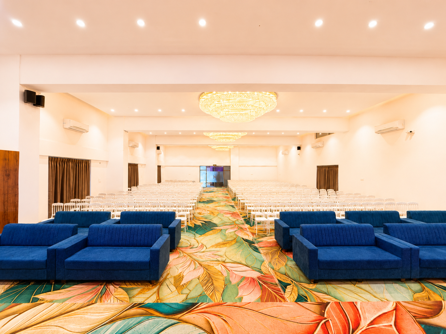 Wide Seating Layout